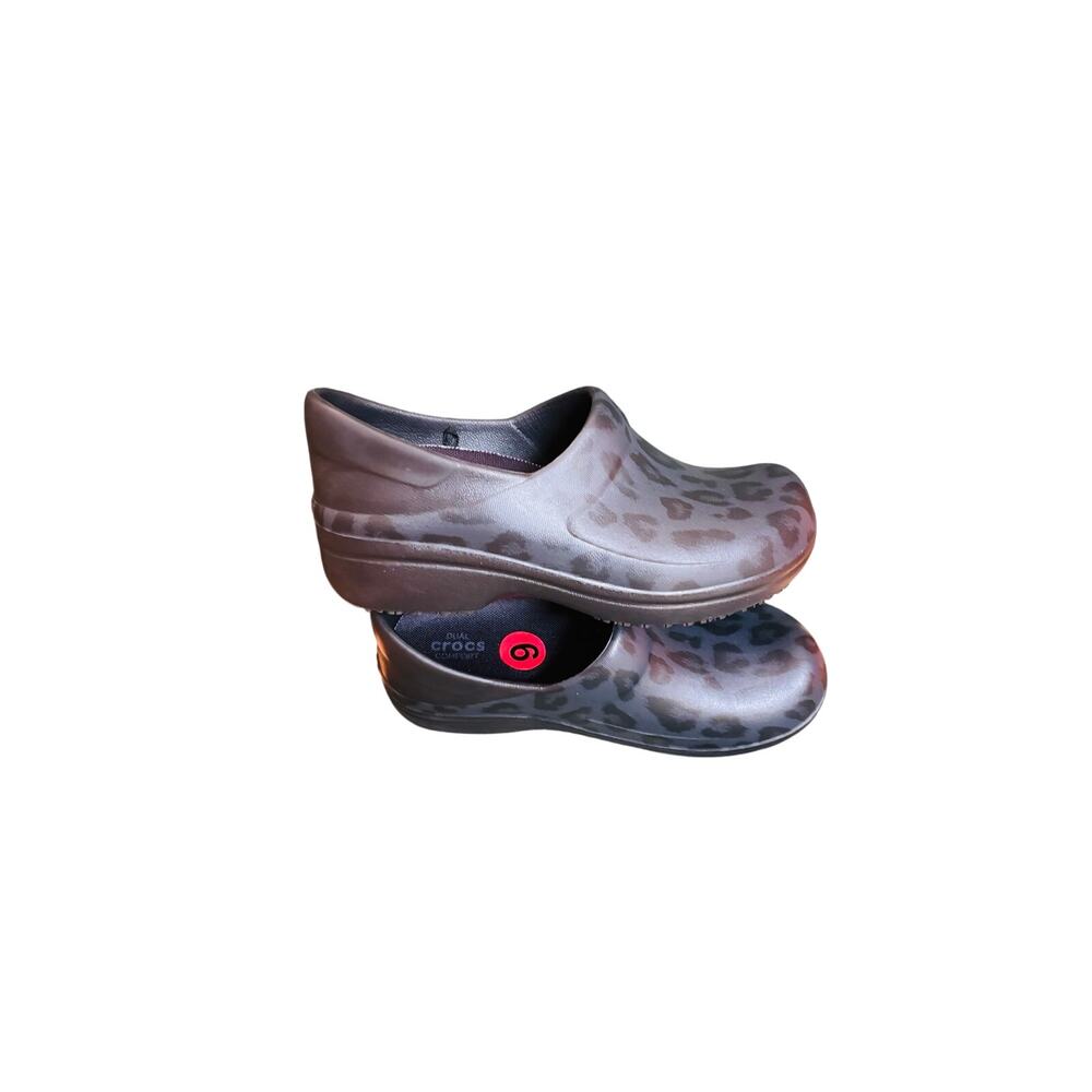Crocs Neria Pro II slip in black cheetah loafers comfort waterproof clogs sz 6 - Picture 2 of 9